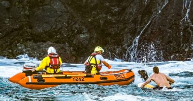 Dramatic moment lifeboat heroes save dog after family cut off by tide