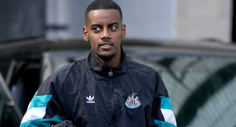 Eddie Howe banishes Alexander Isak from Newcastle training amid Liverpool transfer push