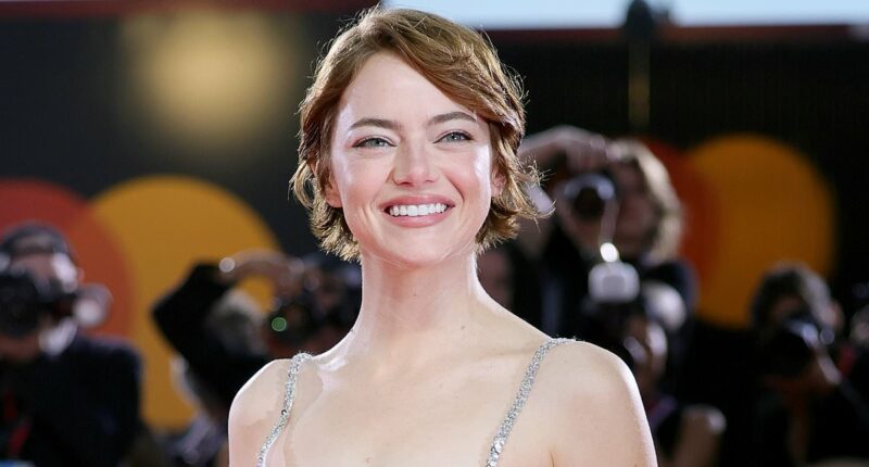 Emma Stone shares a kiss with husband Dave McCary at Bugonia premiere