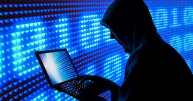 FBI warns seniors about billion-dollar scam draining retirement funds, expert says AI driving it
