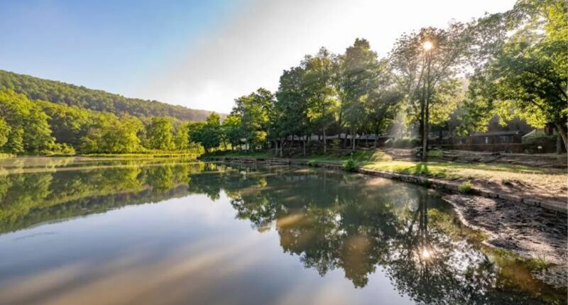 Family vacation hotspot on edge after parents randomly murdered in front of their kids