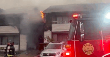 Fire crews battle blaze at Orlando apartment complex