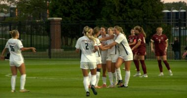 First home win for Katie Hultin as Illini open with 3-0 record