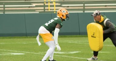 Former Illini Nate Hobbs working to get back quickly after knee surgery