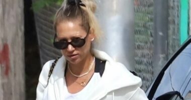 Glamorous ex-tennis star announces shock pregnancy at 44