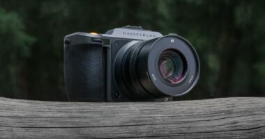 Hasselblad’s new medium format flagship comes with end-to-end HDR