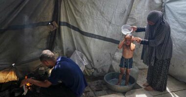 Heat and thirst drive families in Gaza to drink water that makes them sick