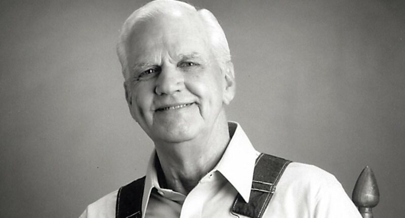 Hero who inspired Cracker Barrel's cherished logo axed from emblem