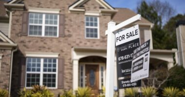 Homeowners taking houses off market as buyers refuse higher prices