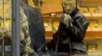 Person in Guy Fawkes mask during Ginza robbery.