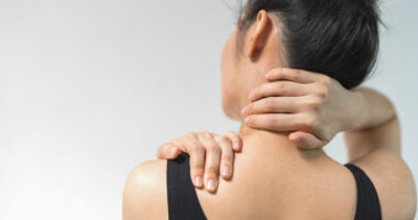 Is cracking your neck harmful? What doctors have to say