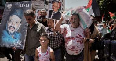 Israeli minister prays at flashpoint holy site as officials report 27 aid-seekers killed in Gaza