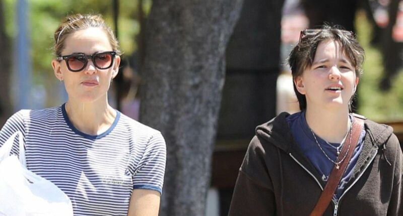 Jennifer Garner treats Fin to candy shopping spree at Rocket Fizz