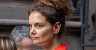 Katie Holmes looks glum on set with Joshua Jackson