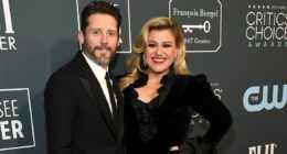 Kelly Clarkson's late ex was in romance with her assistant