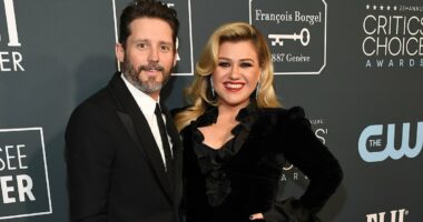 Kelly Clarkson's late ex was in romance with her assistant