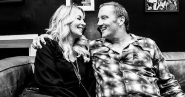Los Angeles Lakers owner Jeanie Buss and Jay Mohr tie the knot