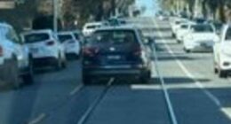 Man throws hammer at woman's car in road rage incident in Melbourne
