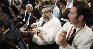 Mark Knoller, longtime CBS News White House reporter, dies at 73