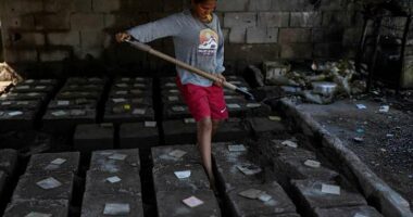 Migrants returning to Venezuela face debt and harsh living conditions