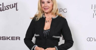 Mira Sorvino to star as Roxie Hart in 'Chicago' on Broadway