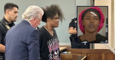 Mom allegedly assaults teen girl with metal water bottle