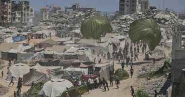Palestinians rush to collect humanitarian aid