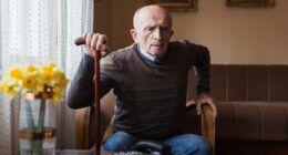 Neurologist shares simple 10-second test that predicts dementia risk early