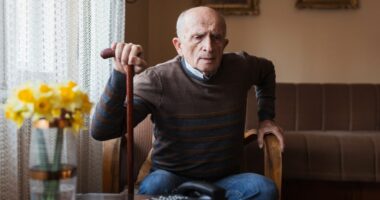Neurologist shares simple 10-second test that predicts dementia risk early