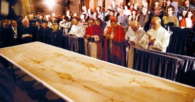 New Shroud of Turin discovery PROVES Christians right about Jesus