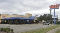 Nurse left her 1-year-old in restaurant parking lot: Police