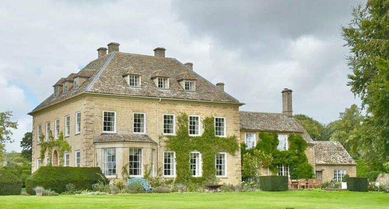 Owner of the manor apologises to neighbours over JD Vance's 'circus'