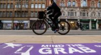 Oxford Street gets purple line to warn shoppers of  phone robbers