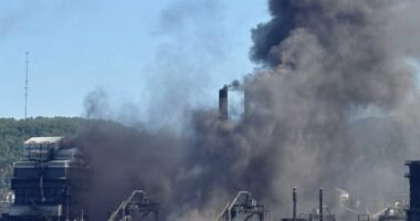 Pennsylvania steel plant EXPLODES leaving multiple people trapped