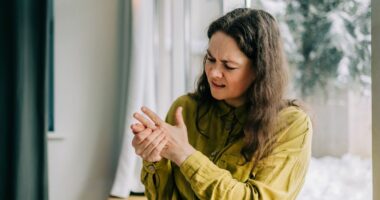 People with arthritis may be eligible for six DWP benefits worth thousands