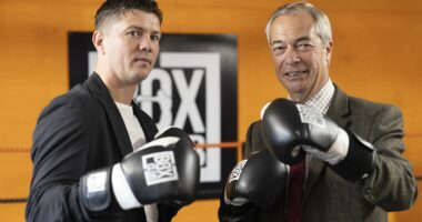 Reform's Olympic boxing champ mayor is 'at war' with his staff