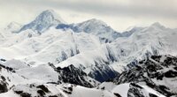 Rescue effort halted for stuck climber on treacherous mountain after climber dies trying to help her: reports