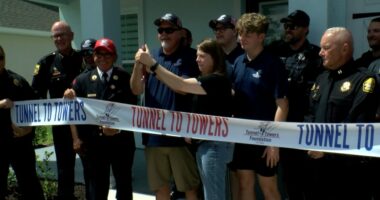 Retired Tampa officer gets keys to mortgage-free smart home to help with injuries