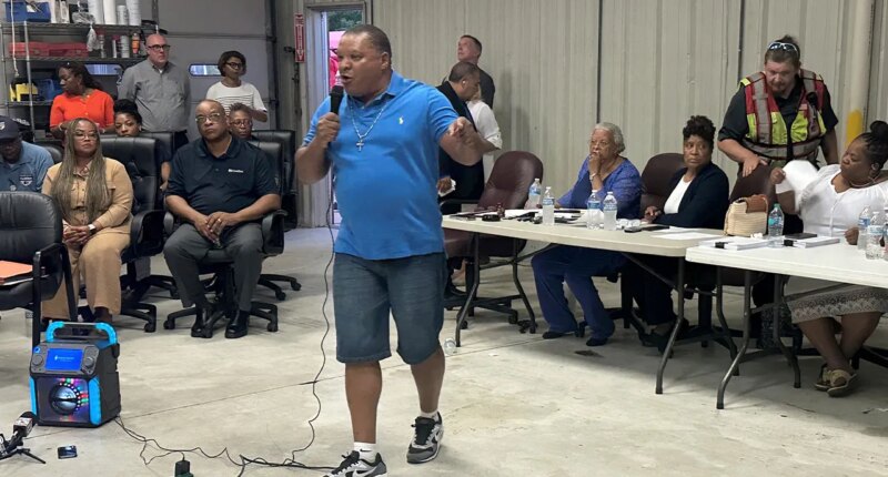 Rural town to turn closed prison into ICE detention facility despite resident pushback
