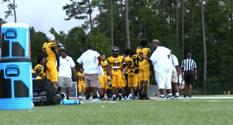 Savannah High’s defense dominates Groves in scrimmage