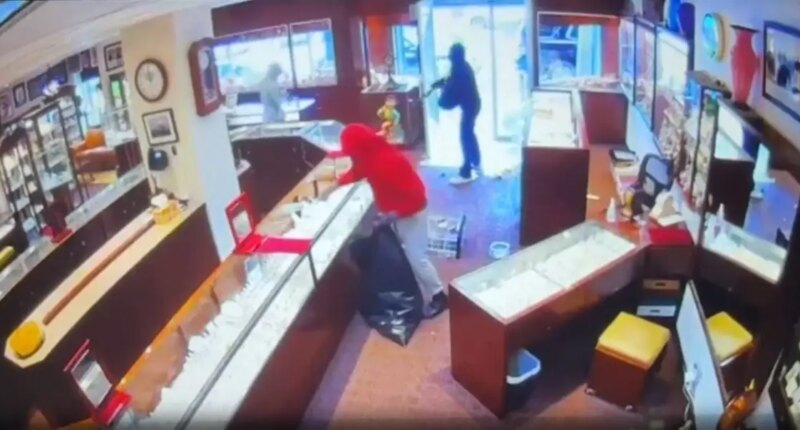 Seattle police chief was reportedly having lunch as $2M jewelry store robbery happened just yards away