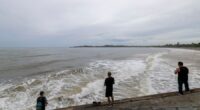 Stronger, bigger Hurricane Erin forecast to create dangerous surf along US coast