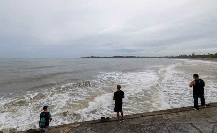 Stronger, bigger Hurricane Erin forecast to create dangerous surf along US coast