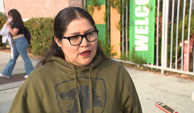 Teachers instruct public how to deal with ICE agents around schools