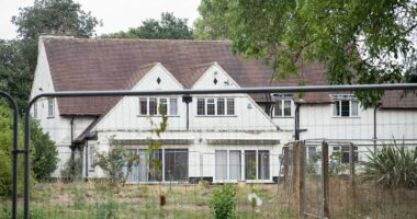The sinister reason a 1930s mansion has been left empty for years