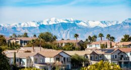 Tourist hotspots at center of foreclosure boom as locals struggle