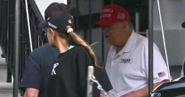 Trump dispels health rumors, hits golf course