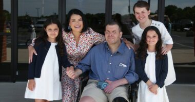 Trump salutes Sgt. Michael Verardo, wounded Afghanistan veteran who inspired Independence Fund’s trackchairs