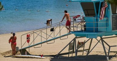 US heat wave smothers Pacific Northwest, poses extreme risk in California and Arizona