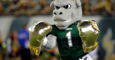 USF football begins new tradition honoring Lee Roy Selmon’s legendary No. 63